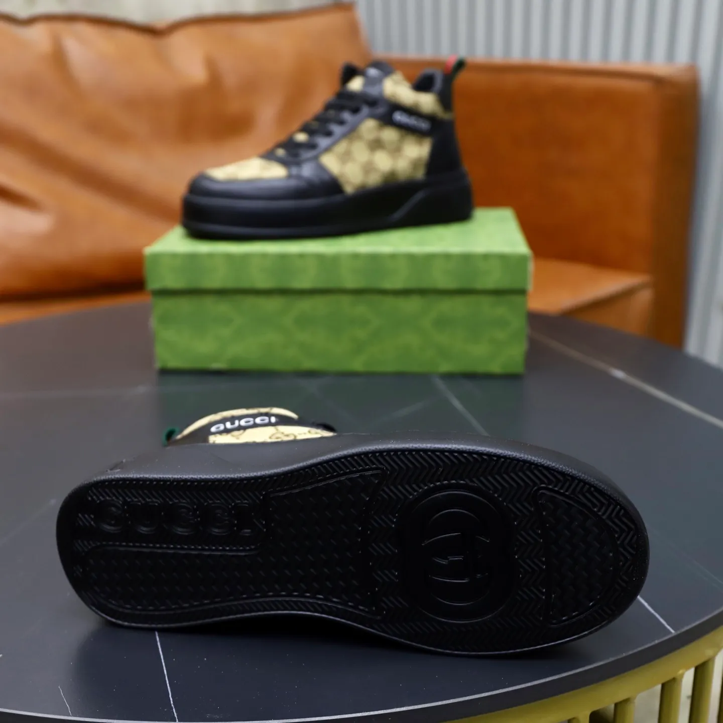 Ex-factory price: 442💰🙅‍♂️🙅‍♂️🙅‍♂️ Brand: GUCCI Standard code: 38-44 (45 customized) Grade: Same as the official website Material: Original cowhide material spliced with brand cloth Comfortable and breathable lining Lightweight and wear-resistant sports outsole Style category: Men's fashionable casual shoes Running sports shoes Distinguished luxury brand elements Top luxury color: actual picture color
